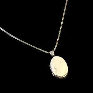 Sterling Silver Oval Locket Pendant. 5 Grams